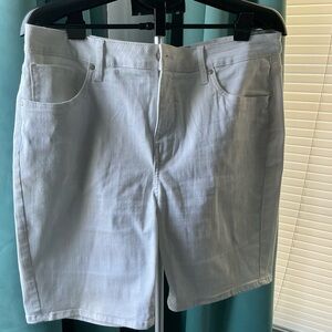 NWOT Falls Creek White Bermuda Jean Shorts  Ladies Sz 16 Stretchy